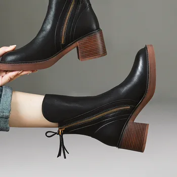 Дамски обувки на платформа с квадратна ток 