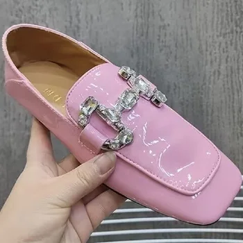 Корейската лятна нова дамски обувки от цветни лачена кожа с водни диаманти, Дамски обувки с квадратна глава, ежедневни модни ladybugs