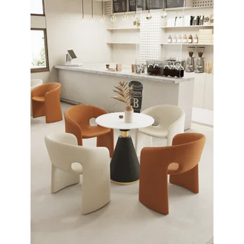 Онлайн знаменитост Roachburg маса за Хранене, стол Leisure Cafe Тематични ресторант маси и модерен и луксозен творчески кът стол във формата на Роучбурга.