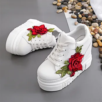 Парусиновая обувки с бродерия и рози, Дамски нови обувки на платформа и висок масивна обувки с дебели подметки, които вътрешен обем, дамски обувки на висок ток
