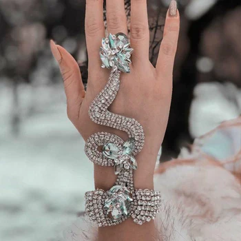 Пълен кристална гривна на пръста си във формата на змия, за жени, момичета, европейците, американците, Преувеличенная индивидуалност, Планински Кристал, гривна за булката, украса за ръце